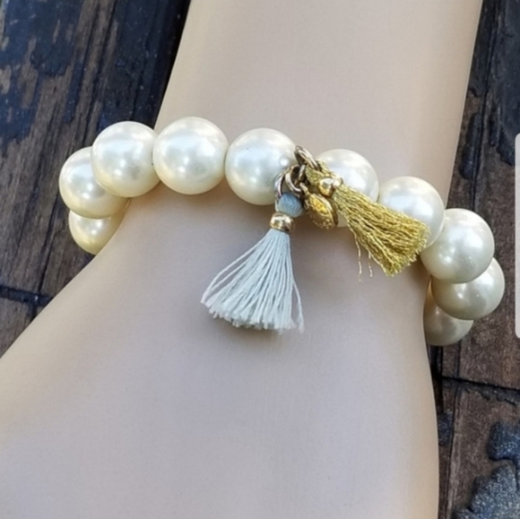J. Crew Jewelry - J.CREW RETIRED FAUX PEARL & TASSEL STRETCH BRACELET